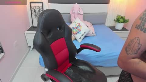 Snapshot of meganzarick chatting on 02/07/25, 12:50 M E G A N online show from 02/07/25, 12:50