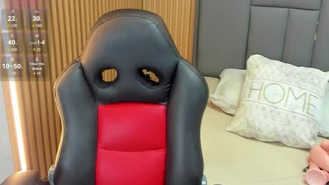 M E G A N  online show from 11/14/25, 02:43