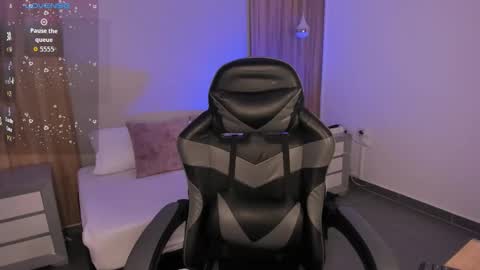 Snapshot of megara_x chatting on 11/01/25, 02:13 M E G A R A online show from 11/01/25, 02:13