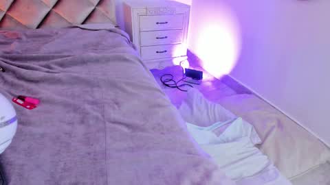Snapshot of megaraowen_ chatting on 02/11/25, 07:23 M E G A R A online show from 02/11/25, 07:23