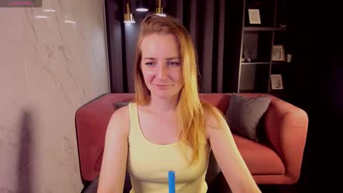 Snapshot of meggysun chatting on 09/11/25, 01:33 Meggy online show from 09/11/25, 01:33