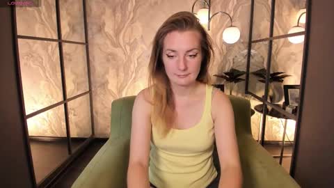 Snapshot of meggysun chatting on 09/19/25, 01:23 Meggy online show from 09/19/25, 01:23