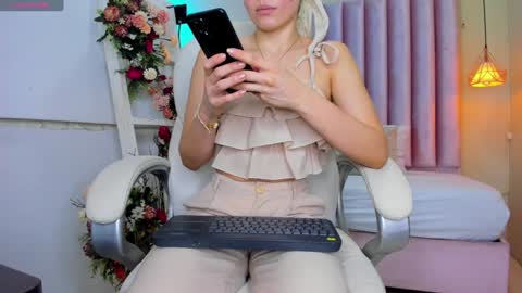 Snapshot of meghan_falcon chatting on 01/09/25, 12:30 Meghan online show from 01/09/25, 12:30