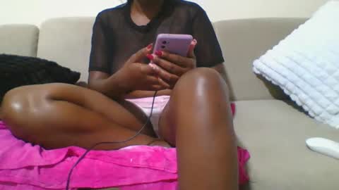 Snapshot of mel_candi94 chatting on 02/16/25, 07:05 pretty online show from 02/16/25, 07:05