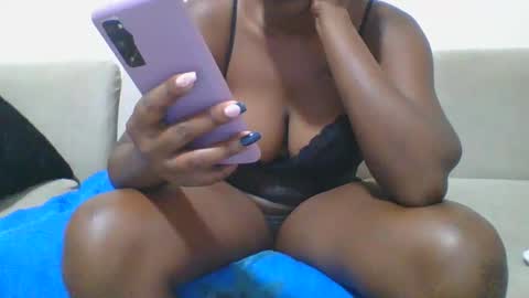Snapshot of mel_candi94 chatting on 03/11/25, 07:37 pretty online show from 03/11/25, 07:37