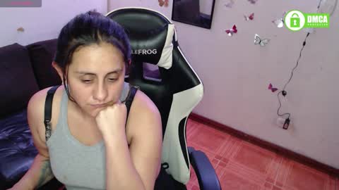 Snapshot of mel_raise chatting on 11/13/25, 02:10 mel raise online show from 11/13/25, 02:10