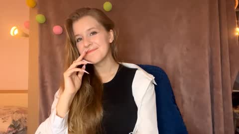 Snapshot of melaineswinderman chatting on 10/10/25, 03:44 Gera online show from 10/10/25, 03:44