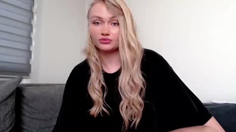 Snapshot of melani_a chatting on 12/11/24, 11:08 Melania online show from 12/11/24, 11:08