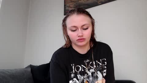 Snapshot of melani_a chatting on 01/23/25, 11:04 Melania online show from 01/23/25, 11:04