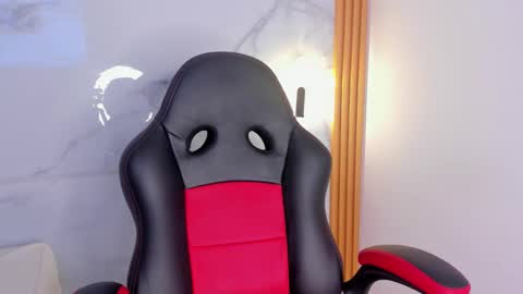 Snapshot of melanie_bonelli chatting on 10/16/25, 08:10 Melanie Bonelli online show from 10/16/25, 08:10