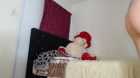 Snapshot of melanie_roux_ chatting on 02/19/25, 07:27 Melanie roux online show from 02/19/25, 07:27
