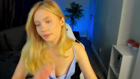 Snapshot of melanie_ryer chatting on 10/18/25, 12:57 Melanie online show from 10/18/25, 12:57