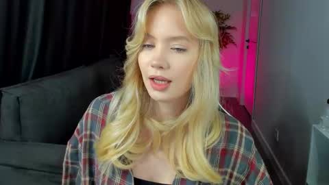 Snapshot of melanie_ryer chatting on 10/21/25, 11:16 Melanie online show from 10/21/25, 11:16