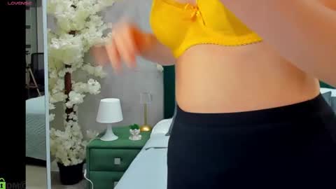 Snapshot of melanie_ryer chatting on 11/18/25, 01:00 Melanie online show from 11/18/25, 01:00