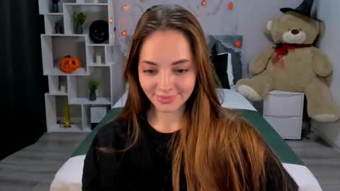 MelanieAlves online show from 10/14/25, 12:28