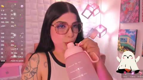 Snapshot of melaniegrayx chatting on 10/24/25, 02:46 melaniegrayx online show from 10/24/25, 02:46