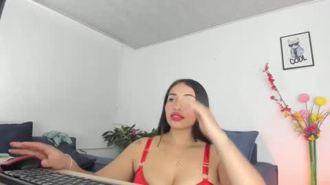 Snapshot of melaniie_roussel chatting on 09/15/25, 12:32 melaniie_roussel online show from 09/15/25, 12:32