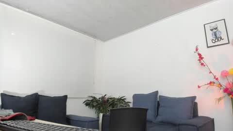 melaniie_roussel online show from 10/21/25, 01:17