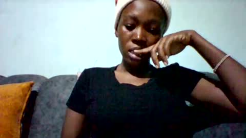 Snapshot of melaninndriping chatting on 10/22/25, 12:49 melaninndriping online show from 10/22/25, 12:49