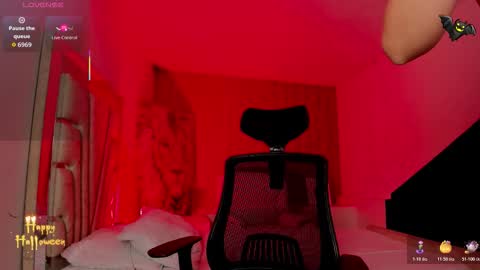 Snapshot of melanny_luv chatting on 10/29/25, 10:22 MelanyLuv online show from 10/29/25, 10:22