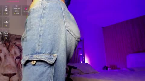 Snapshot of melanny_luv chatting on 11/02/25, 08:22 MelanyLuv online show from 11/02/25, 08:22