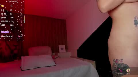 Snapshot of melanny_luv chatting on 11/06/25, 08:32 MelanyLuv online show from 11/06/25, 08:32