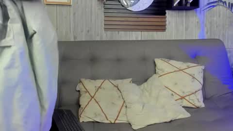 Snapshot of melany_27 chatting on 11/04/25, 01:43 Melany online show from 11/04/25, 01:43