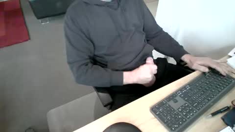 melbguy_075 online show from 11/03/25, 02:35