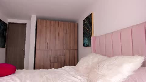 Mel Gomez online show from 10/21/25, 04:24