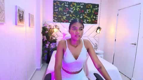 Snapshot of melii_ebony chatting on 10/22/25, 12:05 MELII EBONY online show from 10/22/25, 12:05