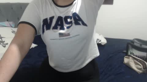 Snapshot of meliinna_xxx chatting on 01/12/25, 11:26 meliinna_xxx online show from 01/12/25, 11:26