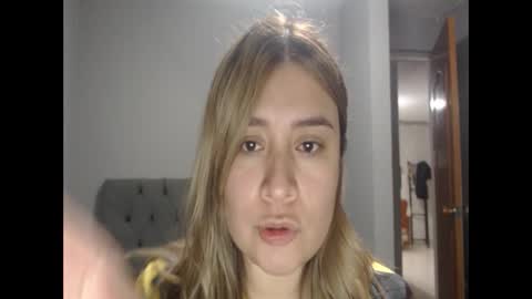 Snapshot of meliinna_xxx chatting on 11/25/25, 02:55 meliinna_xxx online show from 11/25/25, 02:55