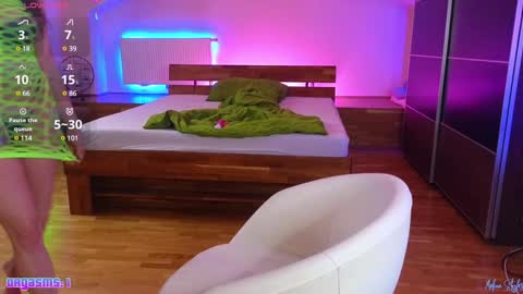 Snapshot of melinastyles chatting on 01/05/25, 09:57 Melina Styles online show from 01/05/25, 09:57