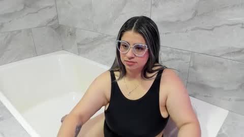 Snapshot of melinda_bob chatting on 01/16/25, 05:12 Melinda online show from 01/16/25, 05:12