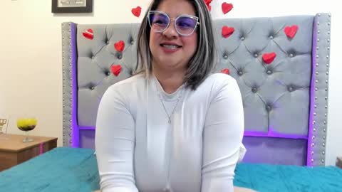 Snapshot of melinda_bob chatting on 02/26/25, 11:20 Melinda online show from 02/26/25, 11:20