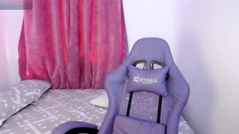 Snapshot of melinna706702 chatting on 09/17/25, 07:15 melinna706702 online show from 09/17/25, 07:15