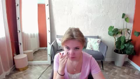 Snapshot of melissa_199 chatting on 09/29/25, 04:17 Sophia online show from 09/29/25, 04:17