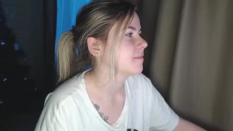 Snapshot of melissa__ray chatting on 12/18/24, 03:26 Melissa Ray online show from 12/18/24, 03:26