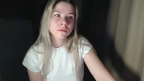 Snapshot of melissa__ray chatting on 12/19/24, 11:14 Melissa Ray online show from 12/19/24, 11:14