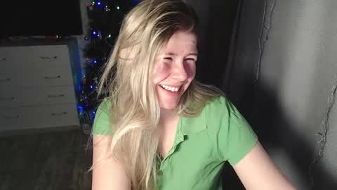 Snapshot of melissa__ray chatting on 01/02/25, 07:18 Melissa Ray online show from 01/02/25, 07:18