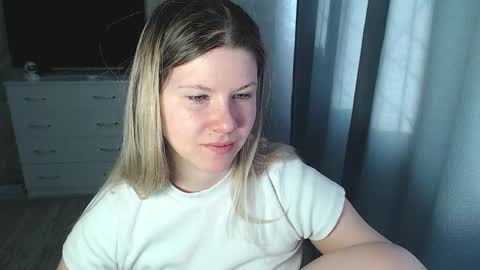 Snapshot of melissa__ray chatting on 02/10/25, 10:09 Melissa Ray online show from 02/10/25, 10:09