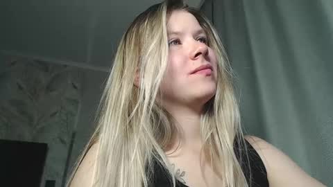 Snapshot of melissa__ray chatting on 02/26/25, 08:22 Melissa Ray online show from 02/26/25, 08:22