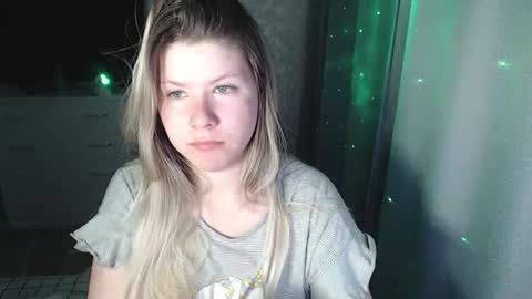 Snapshot of melissa__ray chatting on 03/05/25, 10:32 Melissa Ray online show from 03/05/25, 10:32