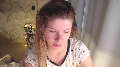 Snapshot of melissa__ray chatting on 09/24/25, 02:37 Melissa Ray online show from 09/24/25, 02:37