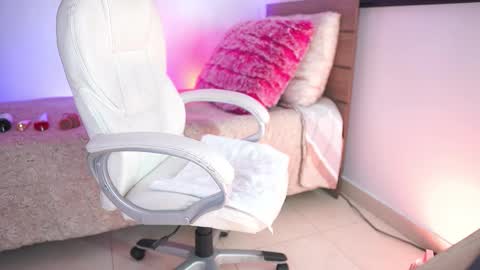 Snapshot of melissa_laurent_ chatting on 10/14/25, 12:28 Melissa online show from 10/14/25, 12:28