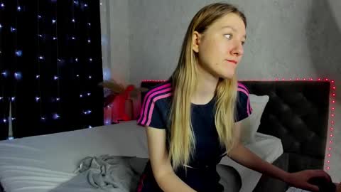 Snapshot of melissa_moooree chatting on 02/24/25, 02:15 melissa_moooree online show from 02/24/25, 02:15