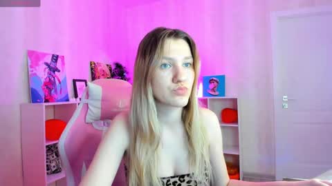 Snapshot of melissa_moooree chatting on 02/28/25, 02:42 melissa_moooree online show from 02/28/25, 02:42