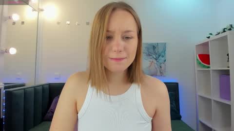 melissa_new22 online show from 10/12/25, 12:09