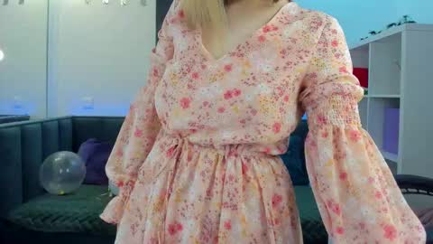 melissa_new22 online show from 10/19/25, 12:22