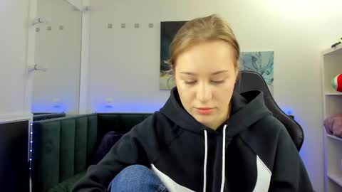 melissa_new22 online show from 11/03/25, 12:02